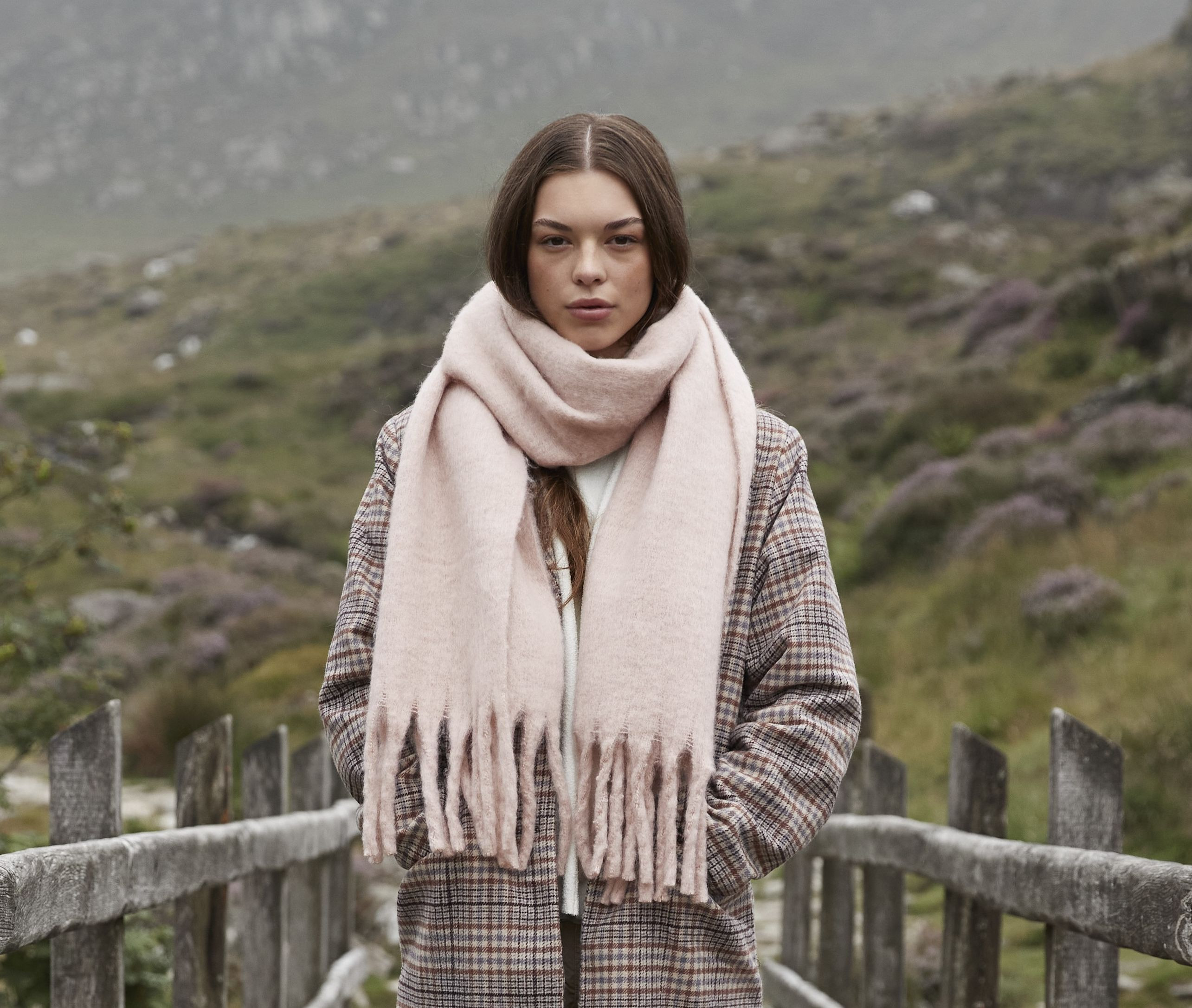 FLUFFY SCARF