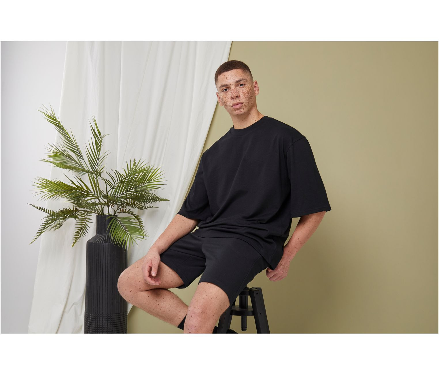 OVERSIZED SLEEVE TEE